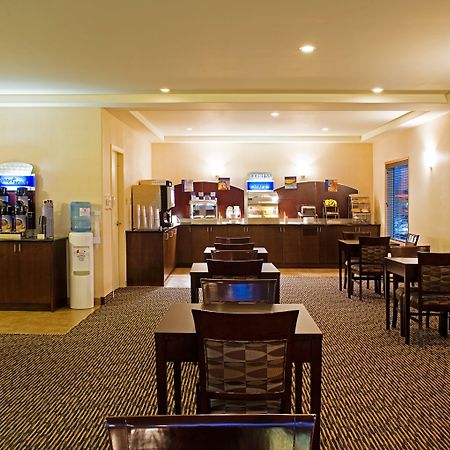 Holiday Inn Express & Suites-Regina-South By Ihg Экстерьер фото