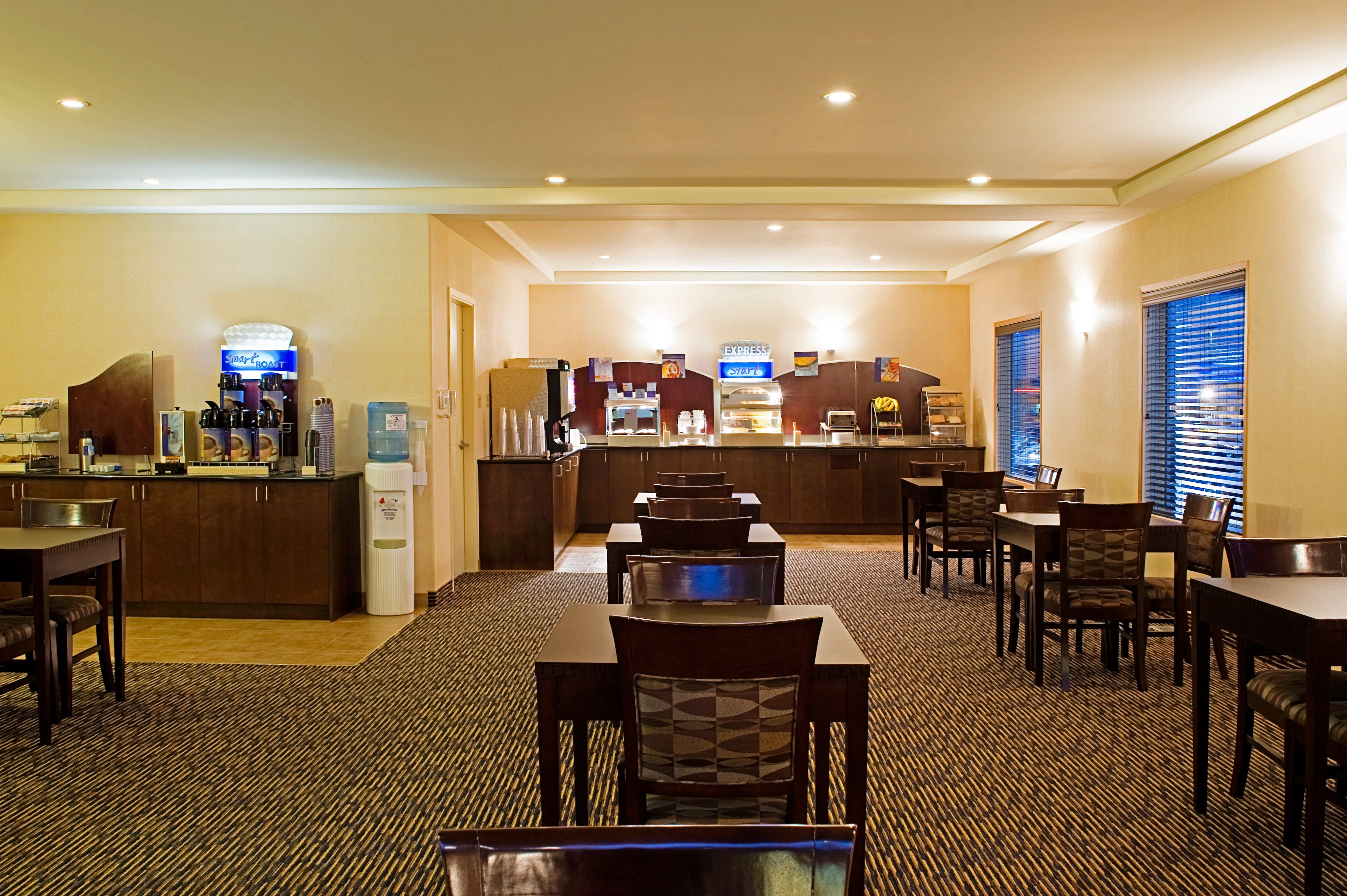 Holiday Inn Express & Suites-Regina-South By Ihg Экстерьер фото