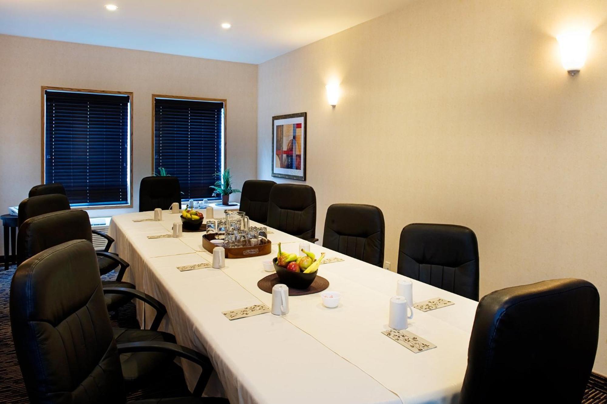Holiday Inn Express & Suites-Regina-South By Ihg Экстерьер фото